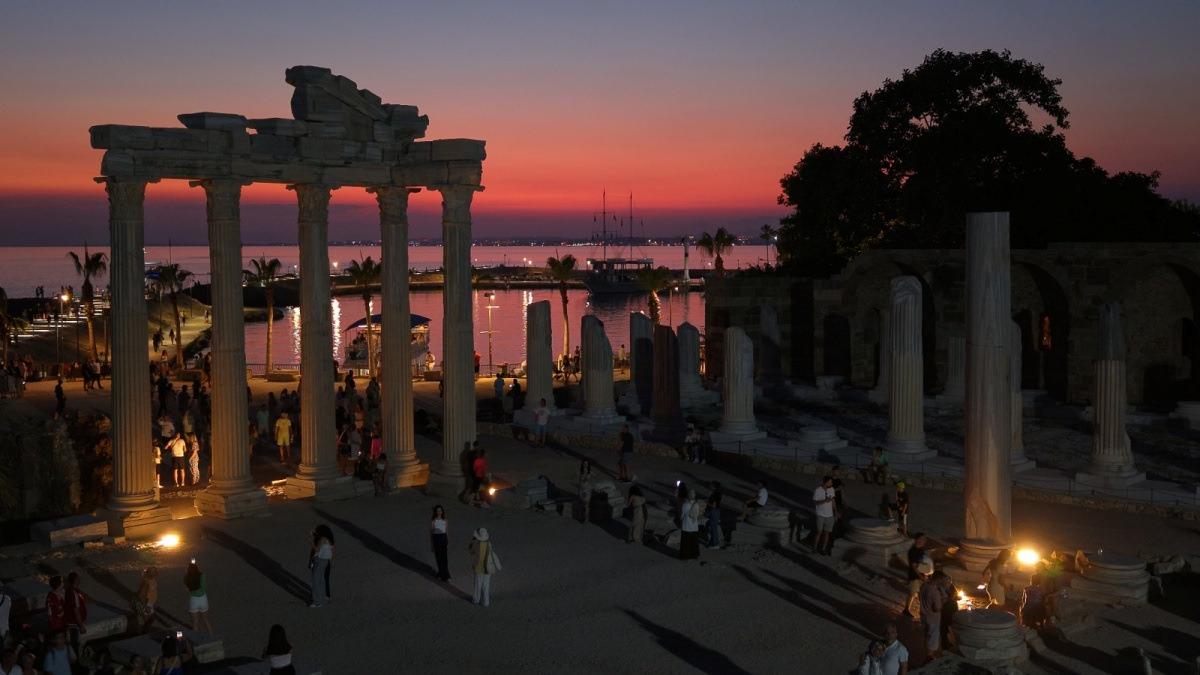 Antik kentler gece ziyaretlerine açıldı