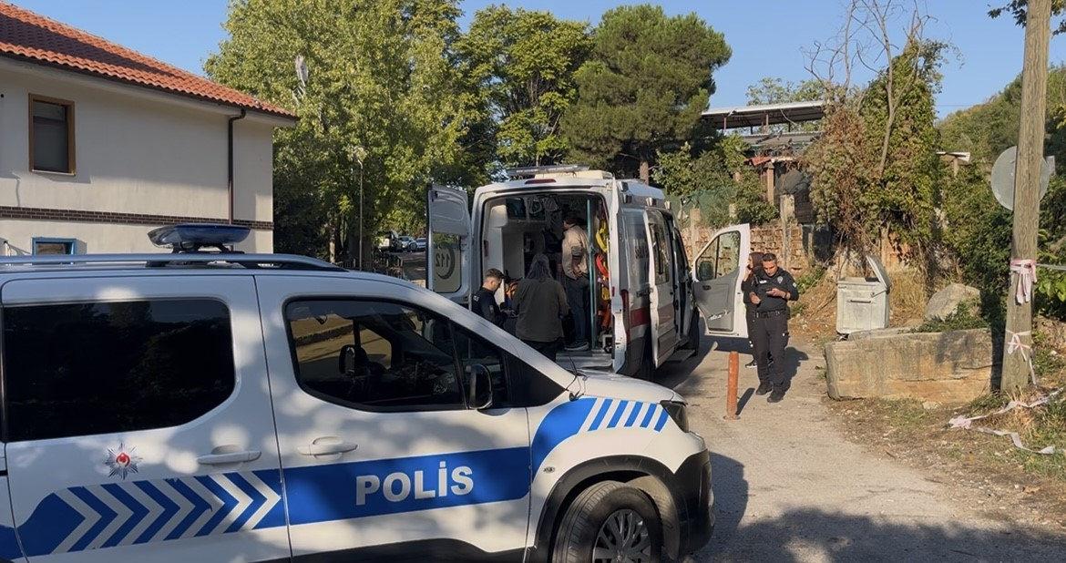 Üç kişinin vurulduğu bölgeye ekipler sevk edildi. 