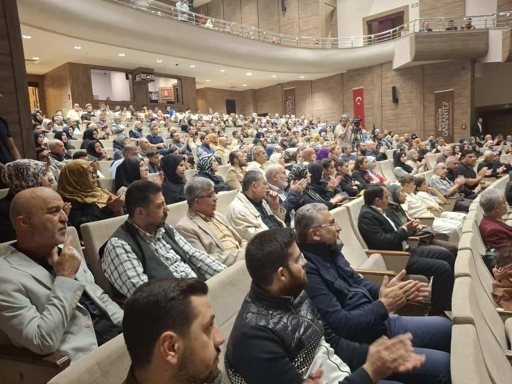 Mevlana Celaleddin-i Rumi Hazretleri’nin doğumunun 818’inci Yıl dönümü dolayısıyla  “Tasavvuf Musikisi İcra ve Sema” programı Onat Kutlar Tiyatro Salonu’nda düzenlendi.  