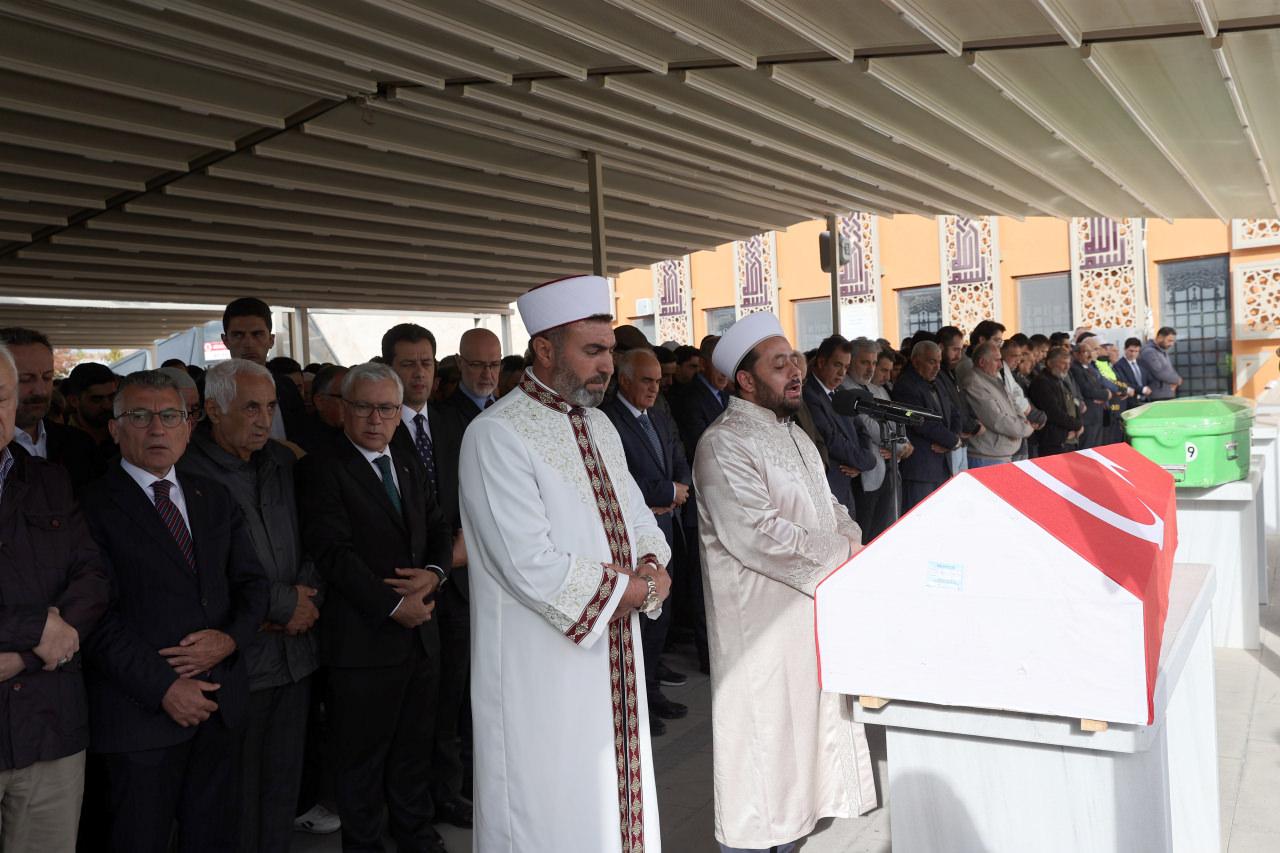 Yavuz Bülent Bakiler'in cenazesi memleketi Sivas'ta toprağa verildi.