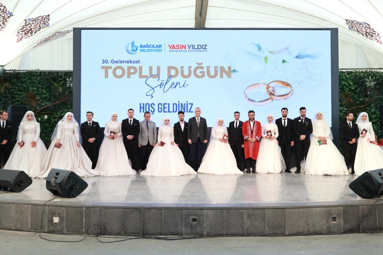 8 çift dünya evine girdi. 