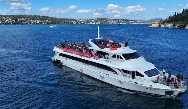 Liverpool taraftarı Filistin bayrağıyla boğazda tur yaptı