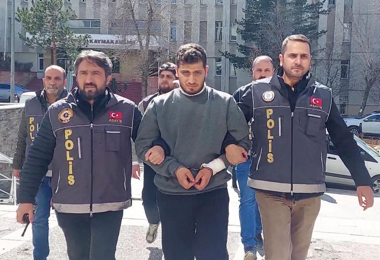 Katil zanlısı Ali Osman Buzlak (21).