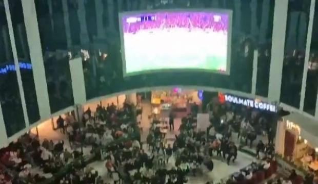 Osimhen'in penaltı gol&uuml; Kayseri'de bir AVM'de yayınlandı