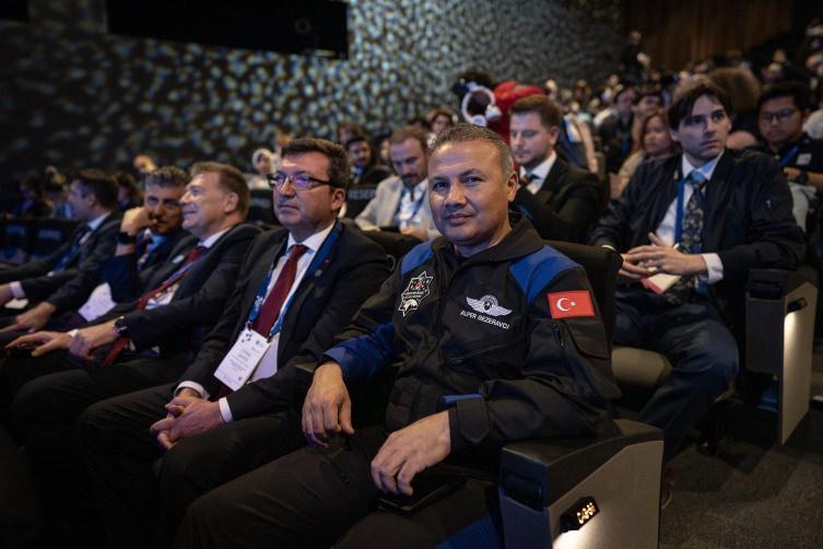 Türkiye'nin ilk astronotu Alper Gezeravcı