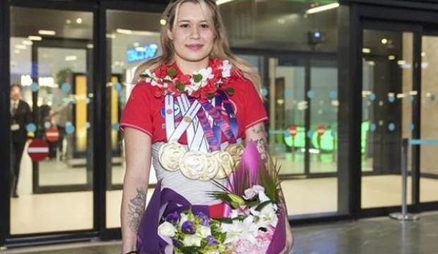 T&uuml;rk spor tarihine ge&ccedil;en milli y&uuml;z&uuml;c&uuml;: Defne Kurt