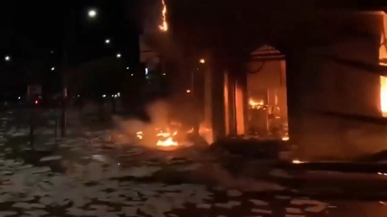 Fas'ta polis karakoluna yapılan baskında polis göstericilere ateş açtı.
