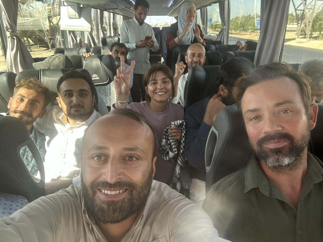 İsrail'in alıkoyduğu 14 Türk aktivistin yurda dönüş yolculuğundan ilk görüntüsü