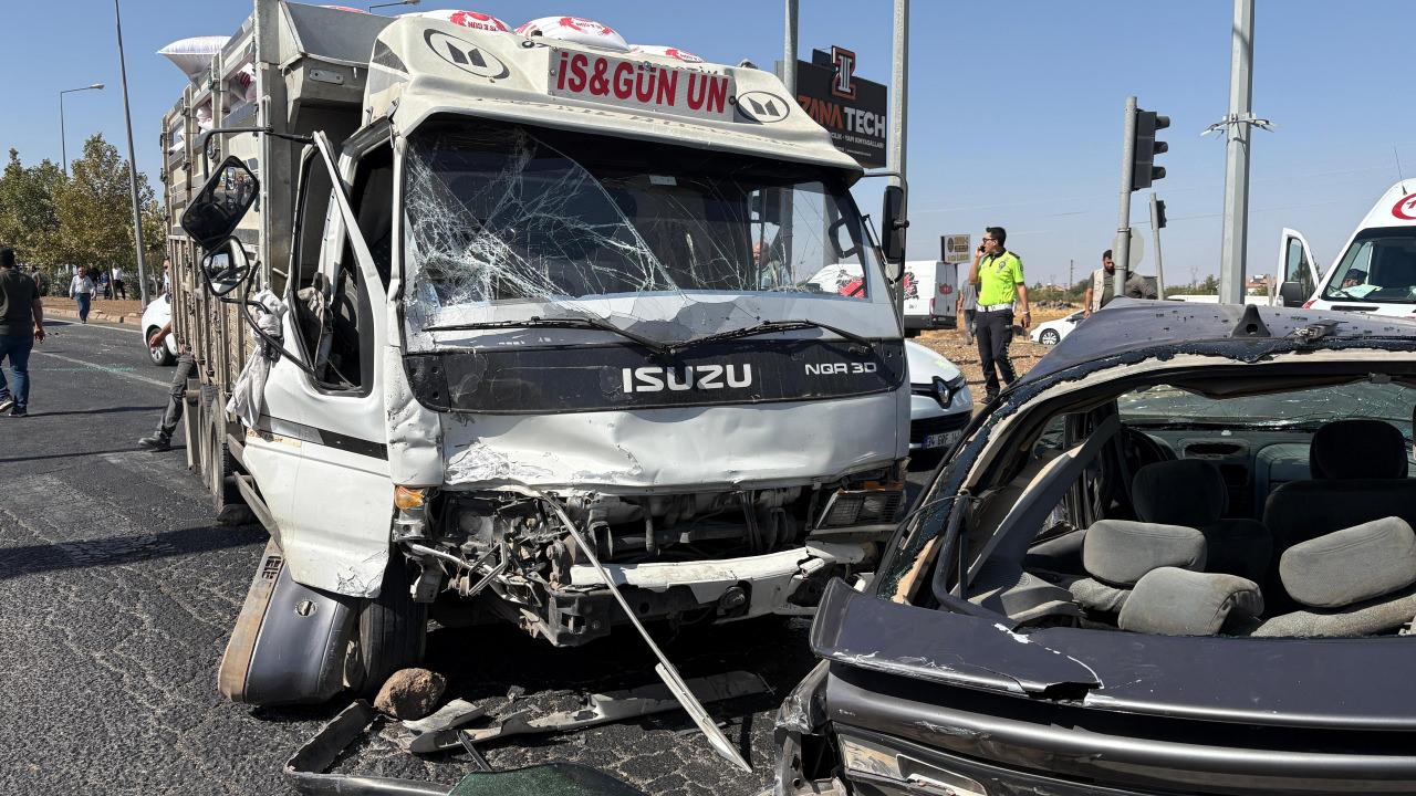 10 kişinin yaralandığı kaza yeri. 