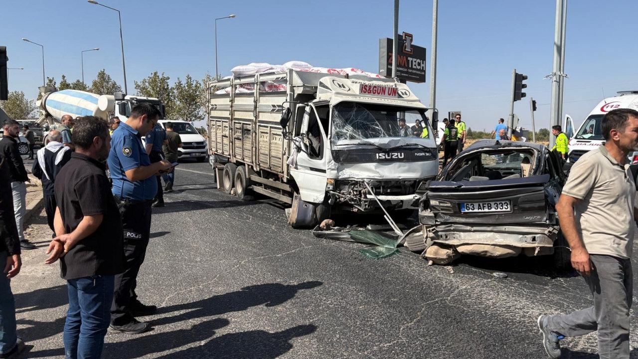 Bölgeye çok sayıda sağlık ve polis ekipleri sevk edildi. 