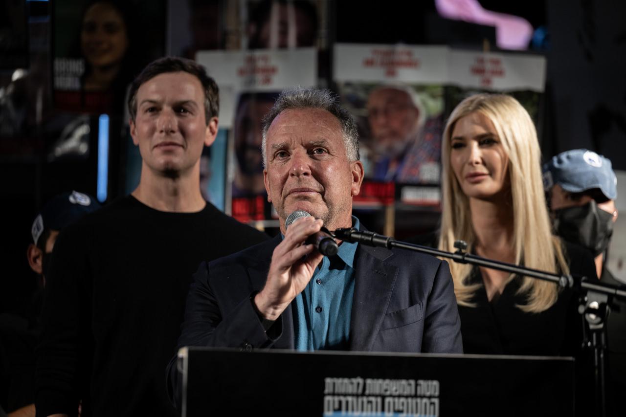 Jared Kushner (solda), Steve Witkoff (ortada), İvanka Trump (sağda)
