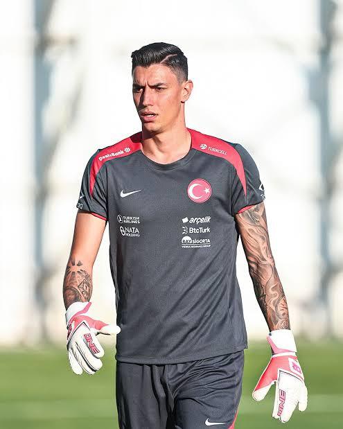 Lille forması giyen milli kaleci Berke Özer