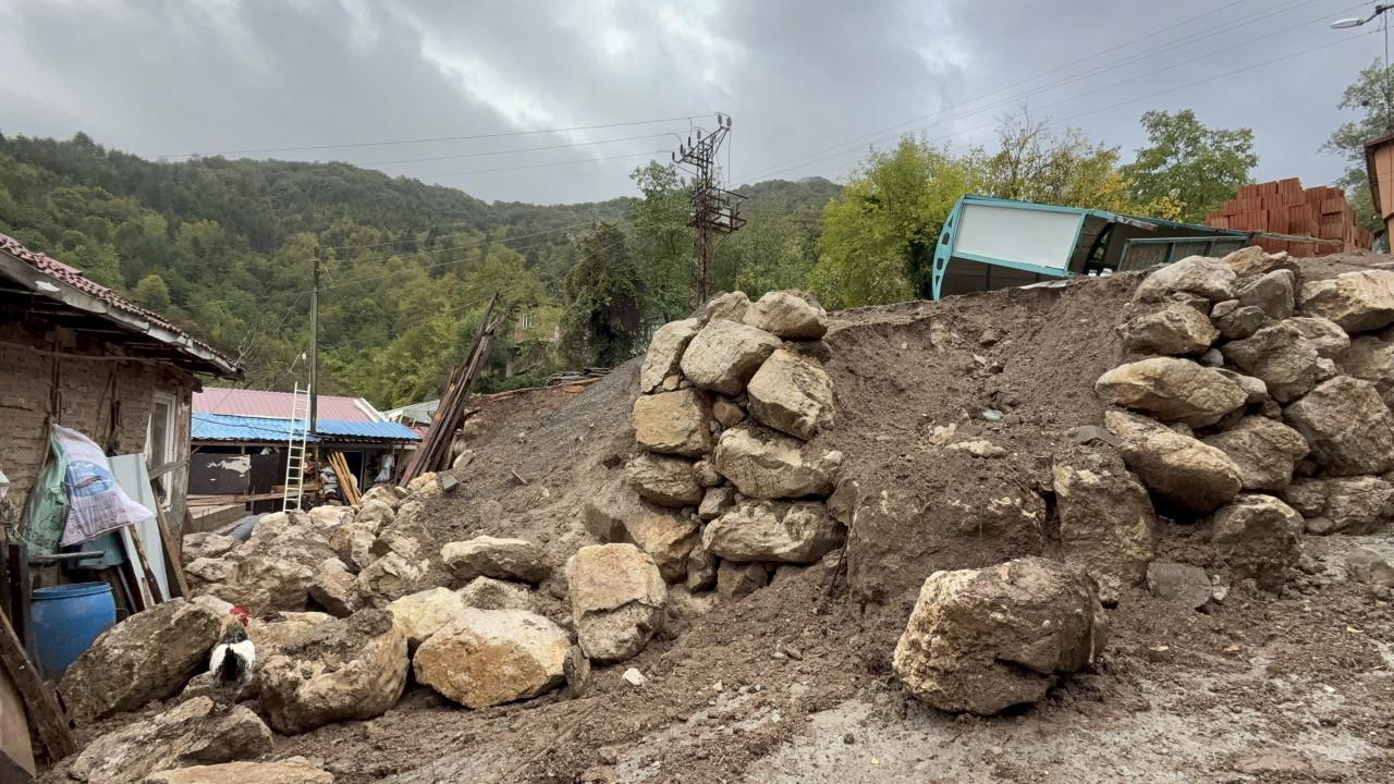 Bölgede bulunan 5 kişi tahliye edildi. 
