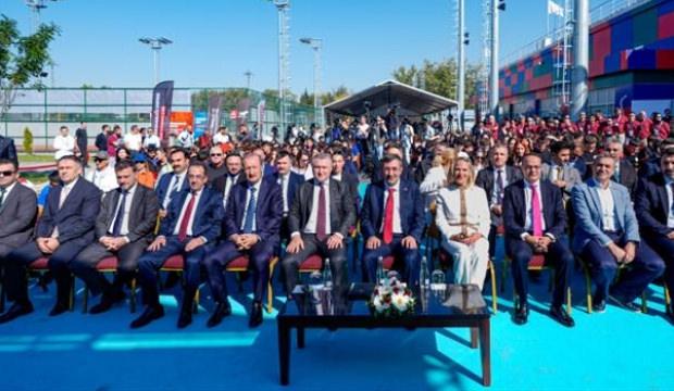 Bakan Bak: "T&uuml;rk tenisi i&ccedil;in &ouml;nemli bir adım"