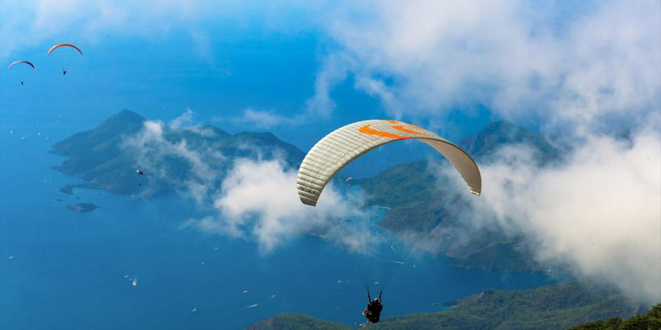 &Ccedil;inliler T&uuml;rkiye&rsquo;ye gelince &lsquo;havalandı&rsquo;: Babadağ&rsquo;da iğne atsanız yere d&uuml;şm&uuml;yor