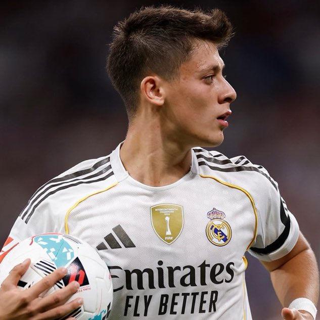 Real Madrid forması giyen Arda Güler 