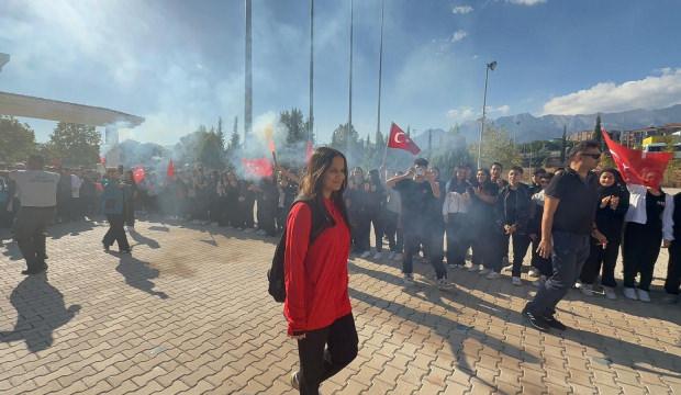 İki kez milli takıma se&ccedil;ilemedi azmedip d&uuml;nya şampiyonu oldu