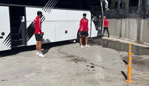 S&uuml;per Lig'in eski ekibi 3500 TL'lik hesabı &ouml;deyemedi: Futbolcular rehin kaldı