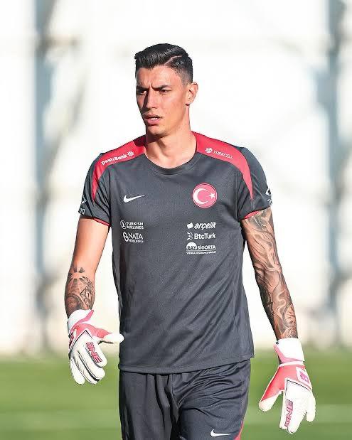 Milli kaleci Berke Özer