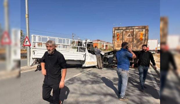 Malatya'da hafriyat kamyonu ile kamyonet çarpıştı: 1 ölü