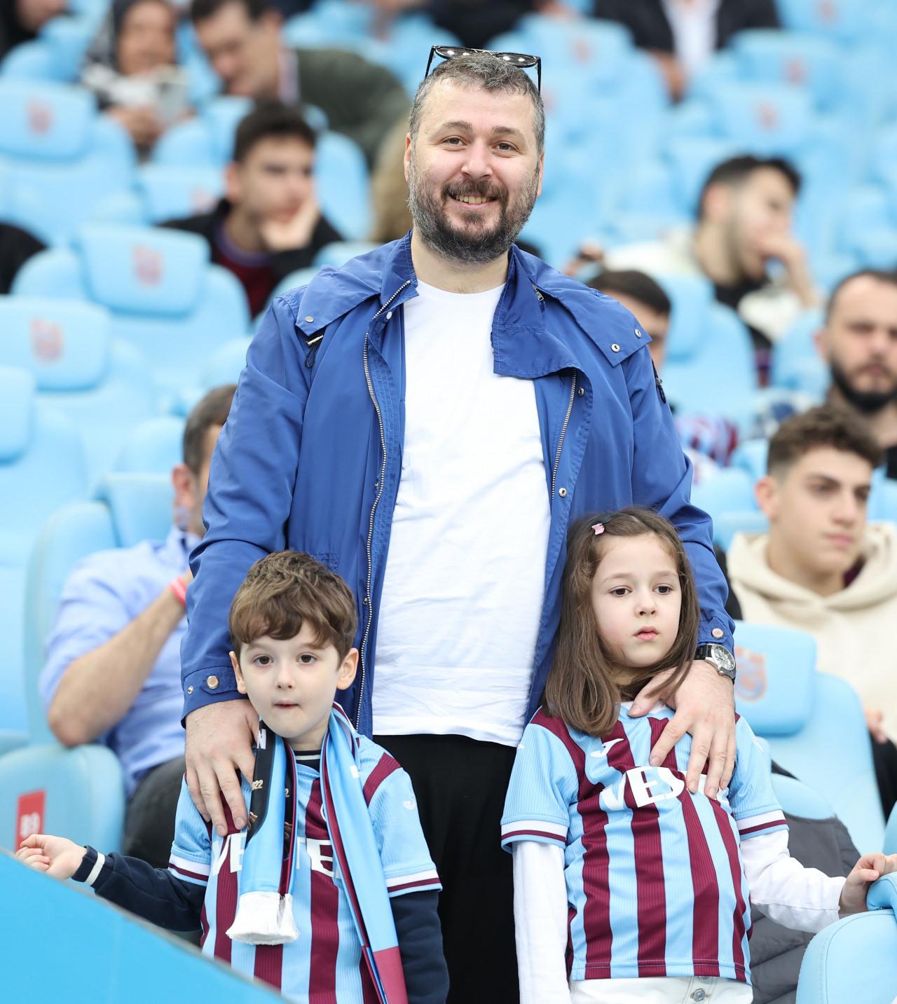 Trabzonspor - Inter UEFA Gençlik Ligi müsabakasını takip eden taraftarlar, 1 Nisan 2025