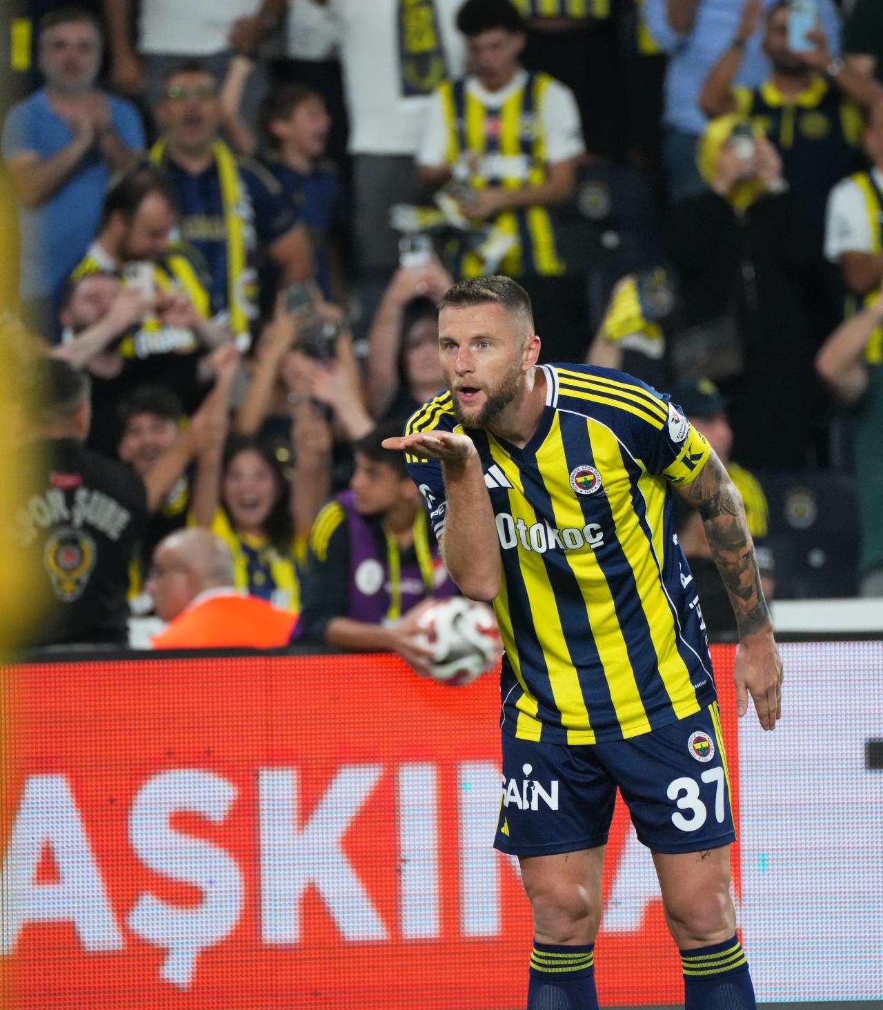 Fenerbahçe'nin Slovak stoperi Milan Skriniar