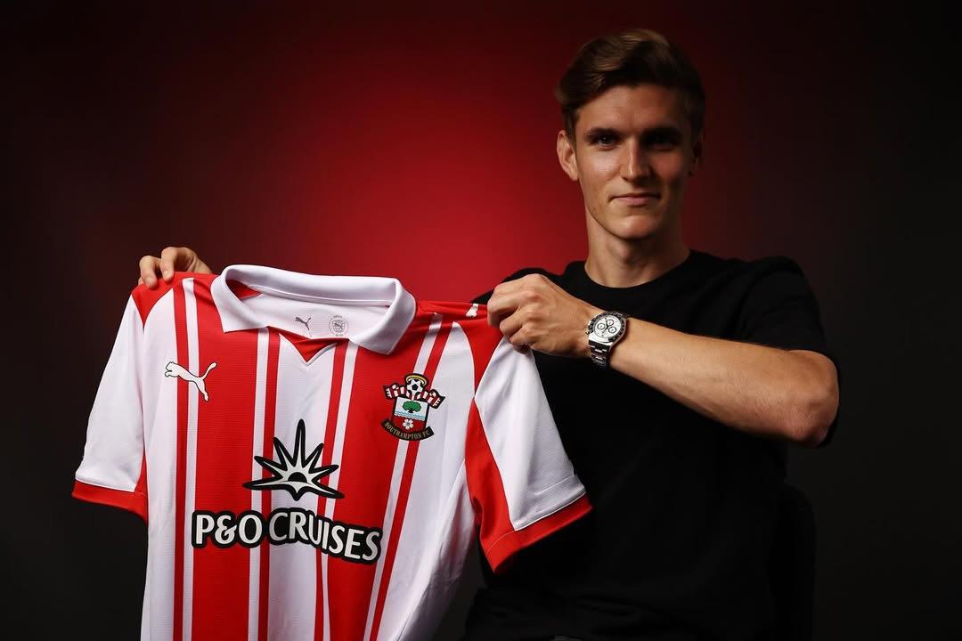 Elias Jelert, Southampton formasıyla birlikte.