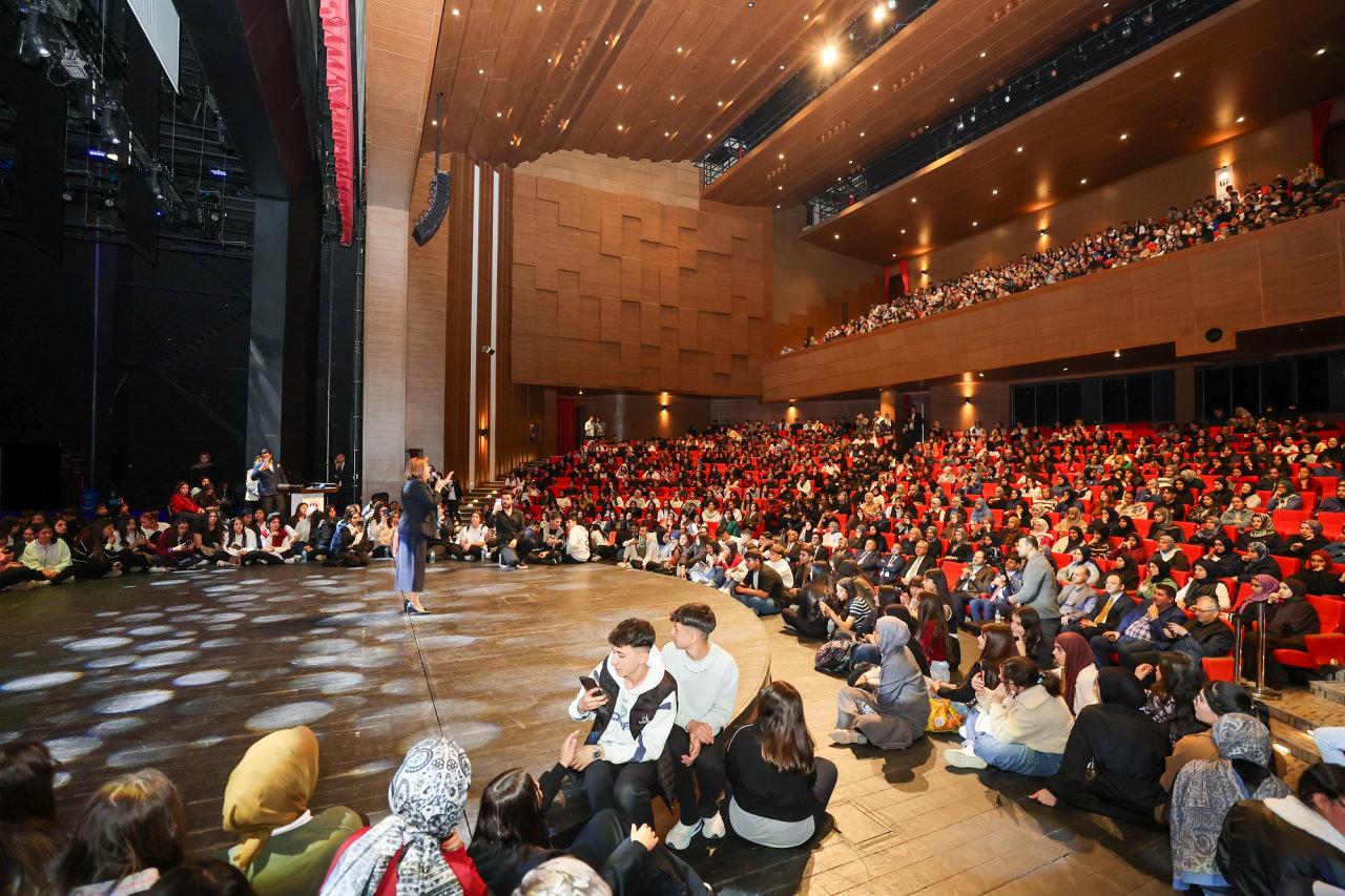Gaziantep Belediyesi tarafından düzenlenen 'Medeniyet Söyleşileri' yoğun ilgi gördü.