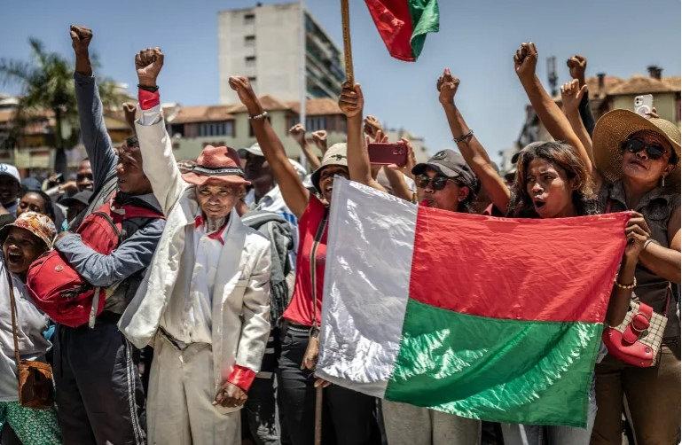 Madagaskar'ın başkentinde Devlet Başkanı Andry Rajoelina'nın istifasını talep eden protestocular