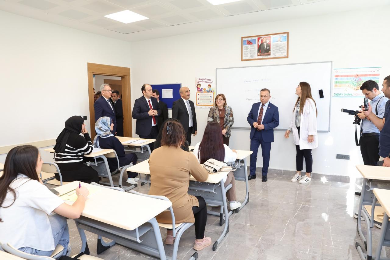 GASMEK Araban Eğitim ve Sanat Merkezi sınıfları gezildi. 