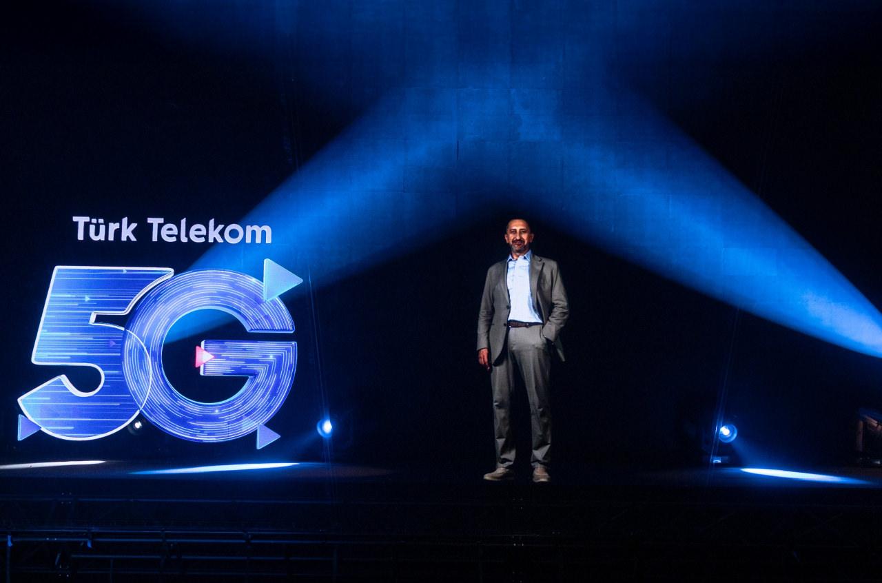 Ümit Önal basın toplantısına hologram olarak katıldı