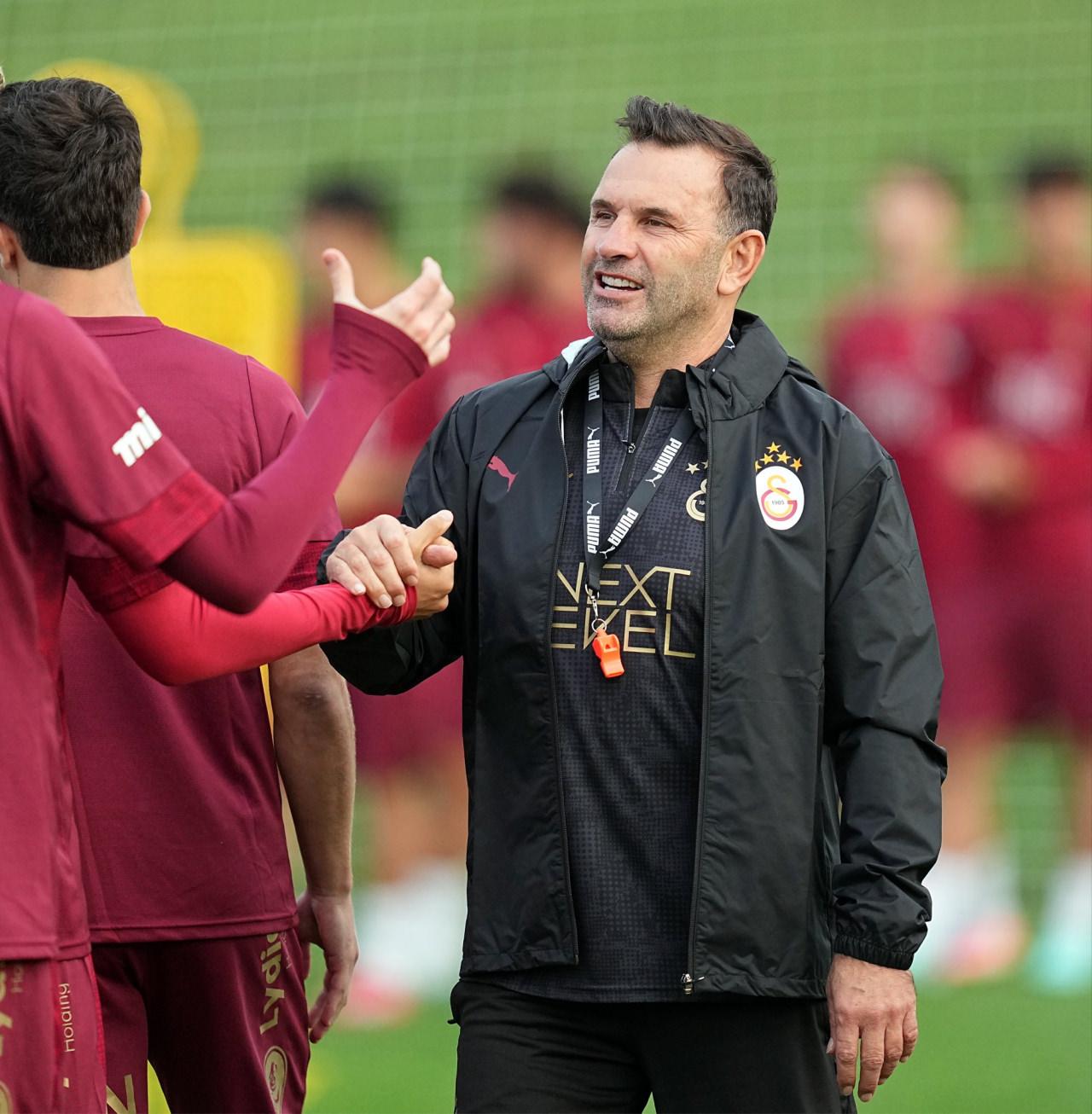Galatasaray antrenmanı, Teknik Direktör Okan Buruk.