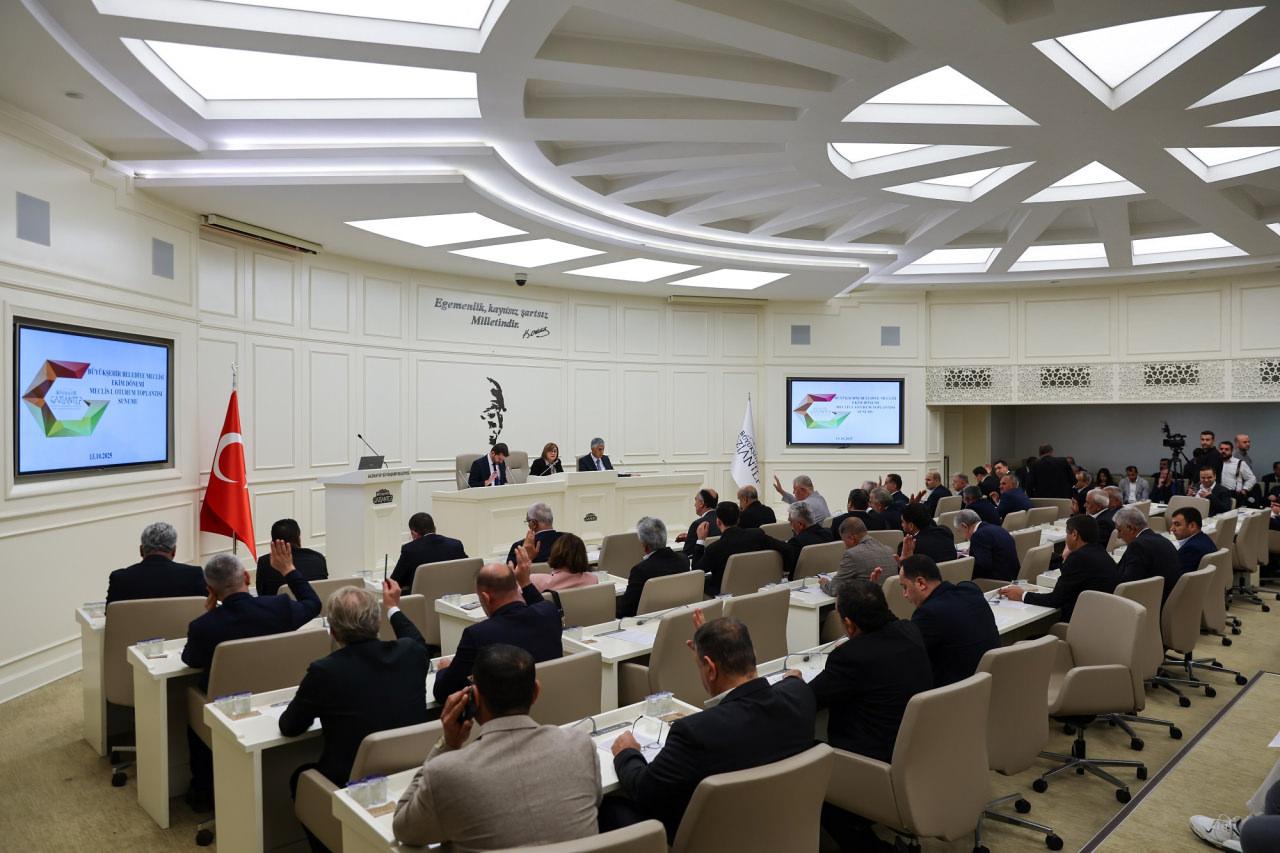 Büyükşehir Belediye Başkanı Fatma Şahin, konuşma yapıyor. 