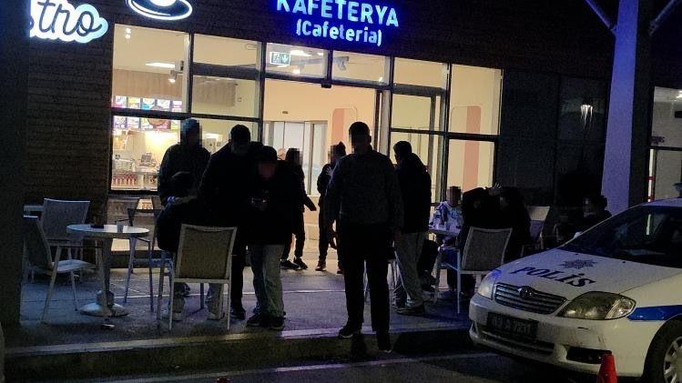 28 öğrenci zehirlenme şüphesiyle hastaneye kaldırıldı. 