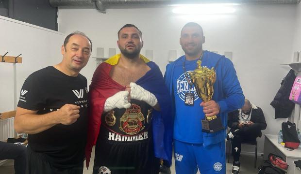 Almanya'daki T&uuml;rk kul&uuml;b&uuml;n&uuml;n boks&ouml;rlerinden &ccedil;ifte nakavt