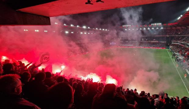 Avrupa'da inanılmaz ma&ccedil;! Bitime 2 dakika kala ortalık karıştı, karşılaşma yarıda kaldı