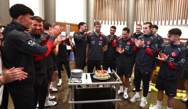 Milli Takım kampında doğum günü sürprizi!