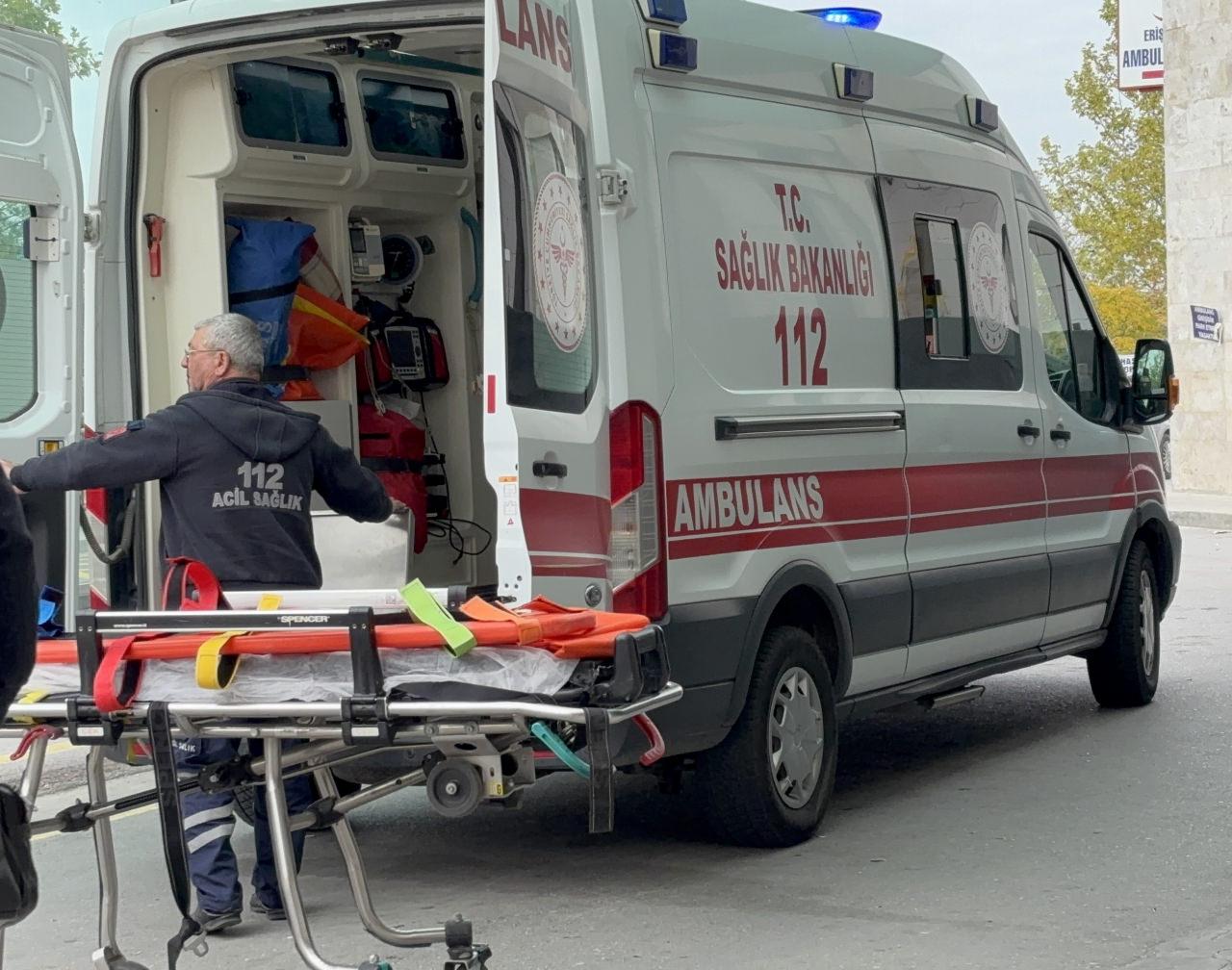 Hastaneye kaldırılan O.Y.'nin durumunun kritik olduğu kaydedildi. 