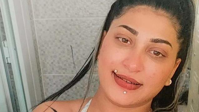 Bıçaklanarak öldürülen Gülben Duru (27).