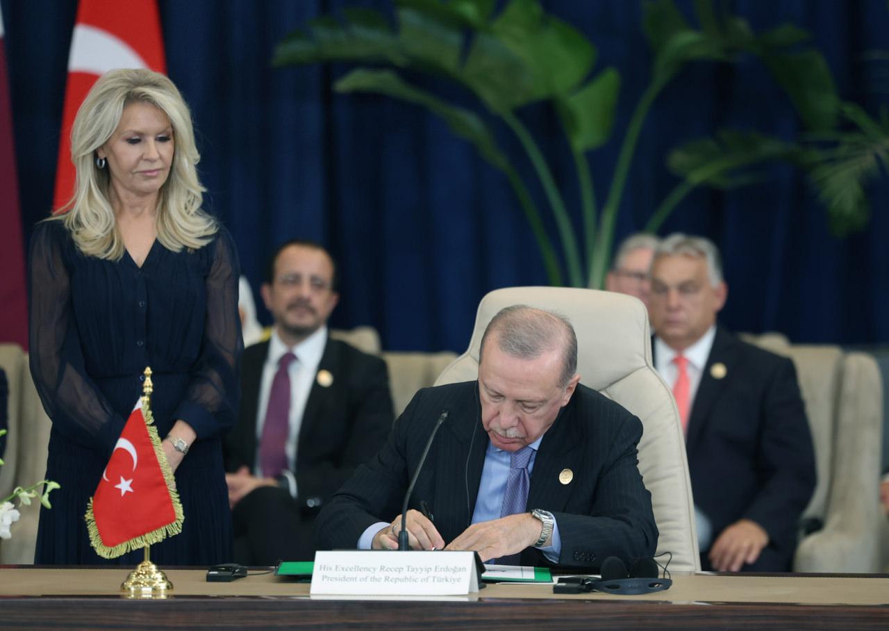 Cumhurbaşkanı Erdoğan'ın imza attığı anlar
