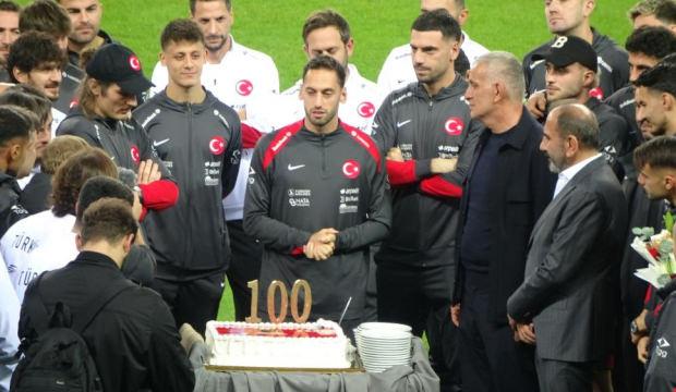 Milli yıldıza G&uuml;rcistan ma&ccedil;ı &ouml;ncesi 100. ma&ccedil; s&uuml;rprizi