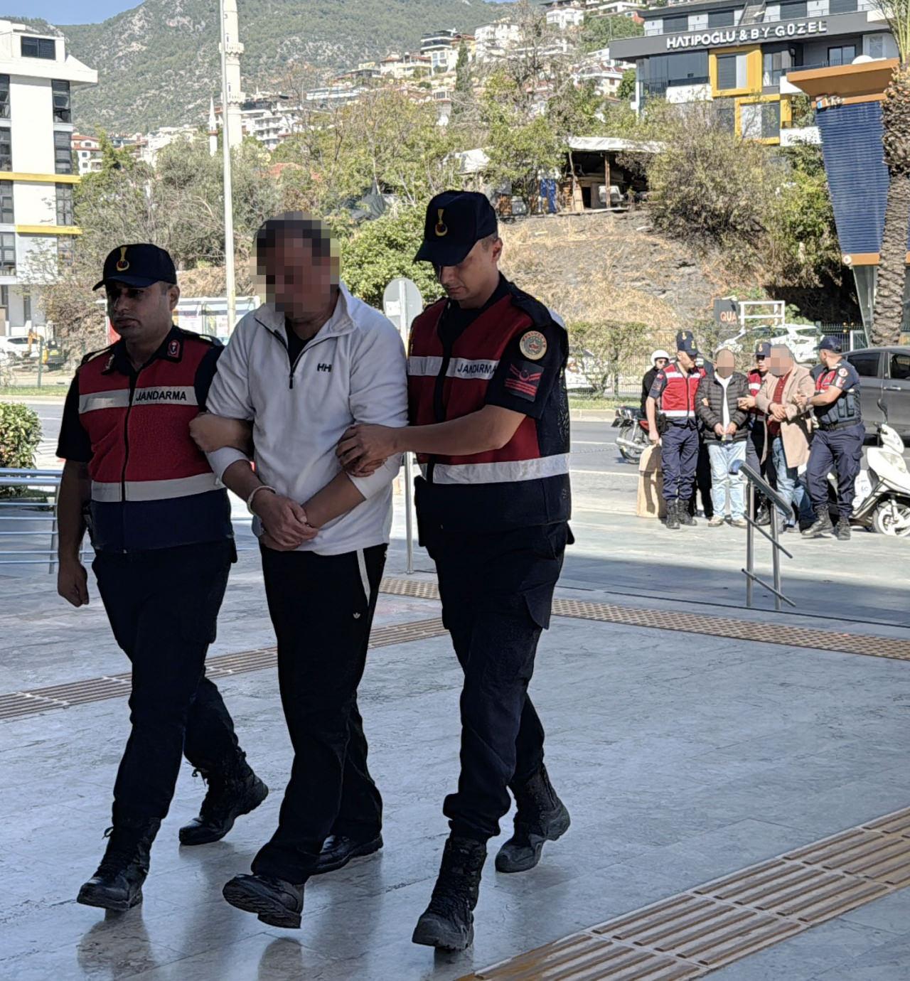 Şüpheliler adliyeye sevk edildi. 
