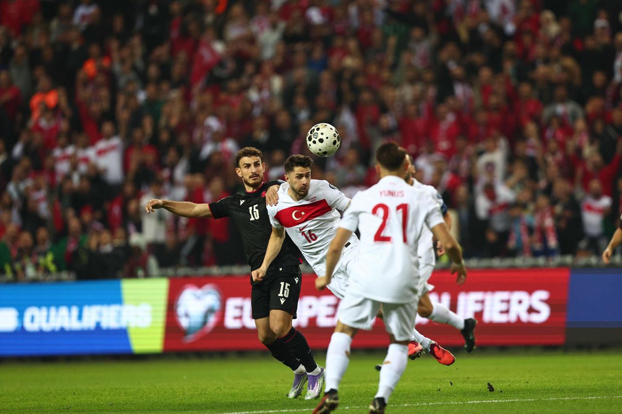 İsmail Yüksek rakibiyle ikili mücadelede, 14 Ekim 2025