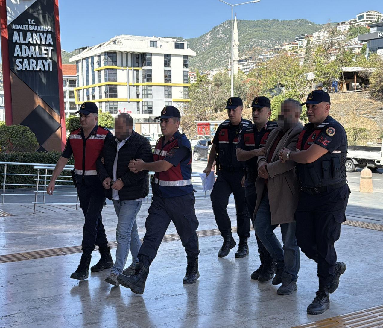 Altı şüpheli gözaltına alındı. 