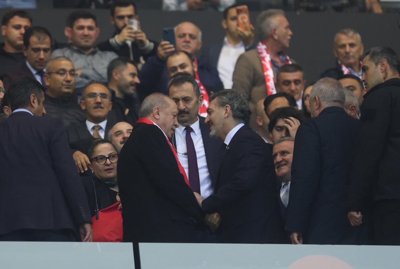Cumhurbaşkanı Recep Tayyip Erdoğan, Kocaeli Stadı'nda Miheil Sakelaşvili ile birlikte, 14 Ekim 2025