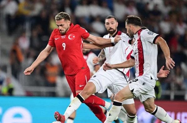 Milli futbolcu Barış Alper Yılmaz