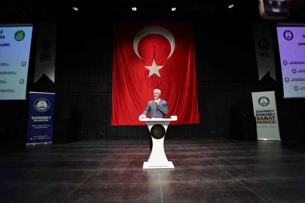 Şahinbey Belediye Başkanı Mehmet Tahmazoğlu konuşma yapıyor. 