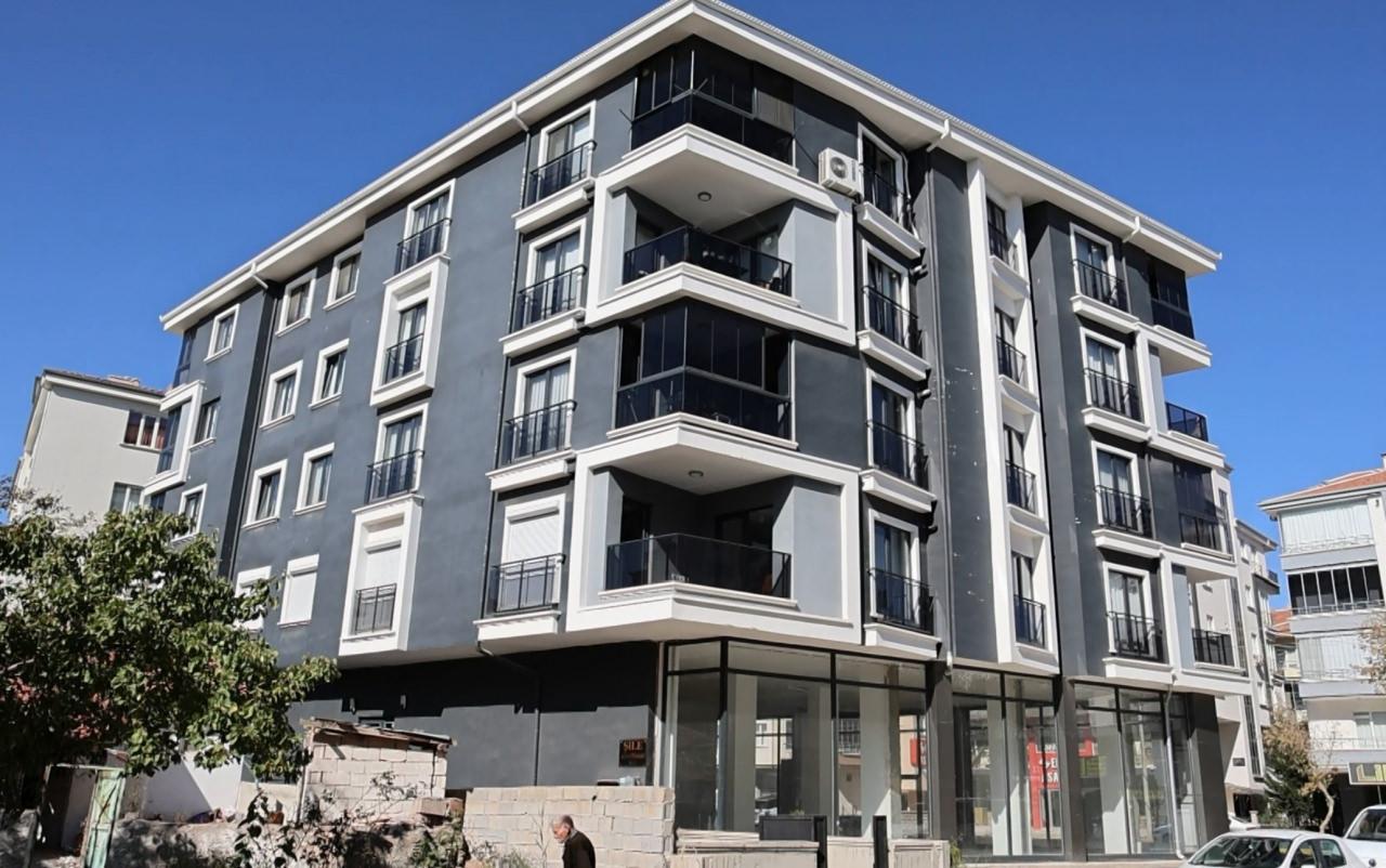 Meryem Ölmez'in ve 1,5 yaşındaki oğlu Halil İbrahim Ölmez'in hayatını kaybettikleri apartmanın dışarıdan görünümü.