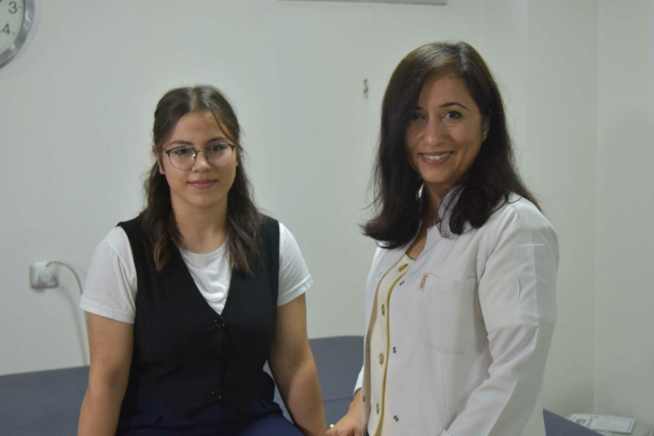 Arife Nur Duysak ve Doç. Dr. Gamze Sarıkaya Uzan.
