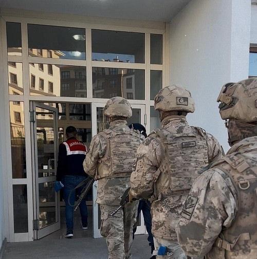3 ilde eş zamanlı operasyon yapıldı. 